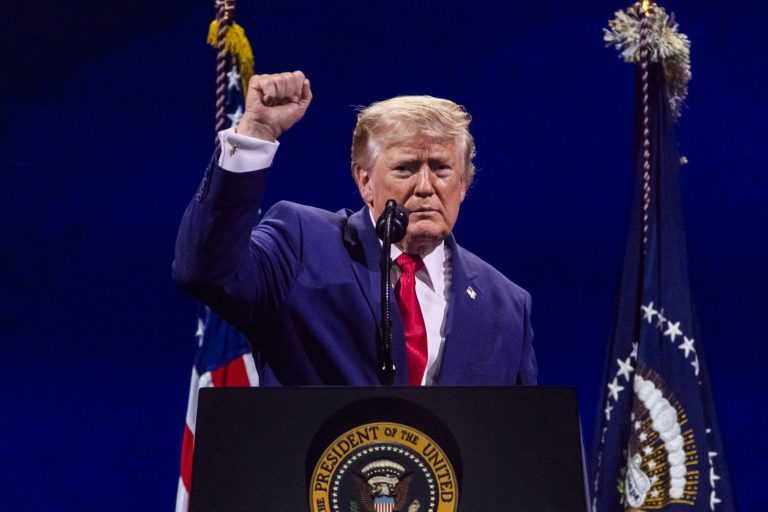 Strângere de fonduri pentru asasinarea lui Donald Trump la o televiziune. Câți bani a obținut realizatoarea emisiunii?