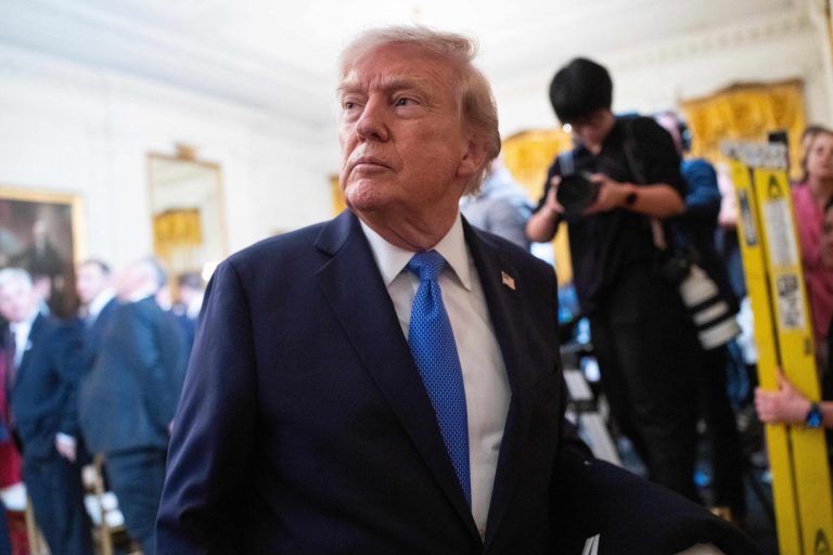 Trump amenință Iranul cu un „D-Day economic”: Cea mai devastatoare acțiune economică