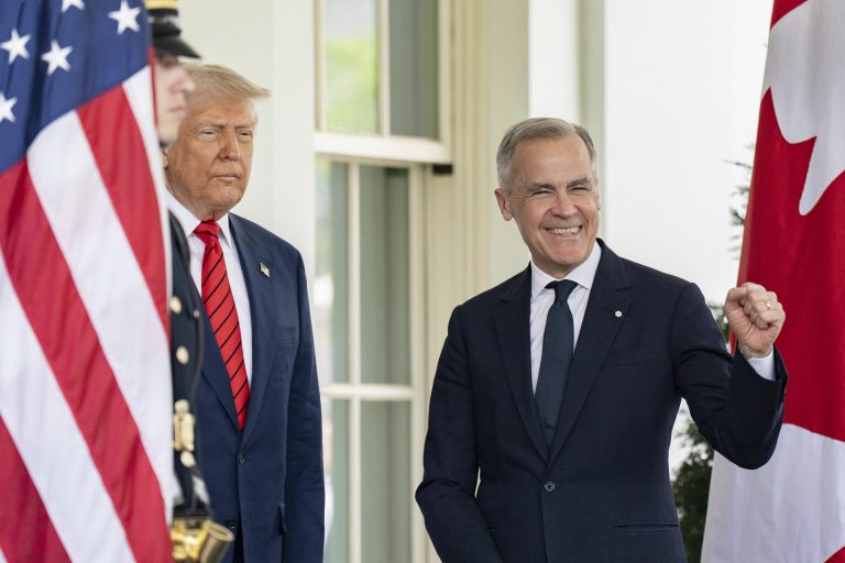 Trump întârzie noile tarife pentru Canada și afirmă că cele două țări sunt aproape de un acord.