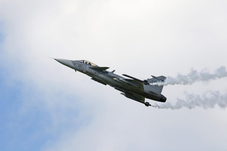 Un avion de vânătoare maghiar s-a prăbușit. Aeronava încărcată cu rachete a luat foc.
