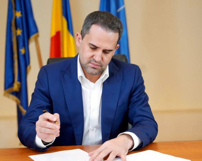 Un fost ministru PSD afirmă că partidul său nu susține Legea Salarizării: Eșecul jalonului din PNRR revine exclusiv inițiatorilor proiectului.