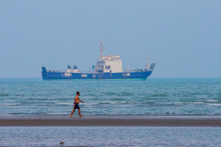 Un vas cargo cu 24 de persoane la bord s-a scufundat în apropierea coastelor Indiei.