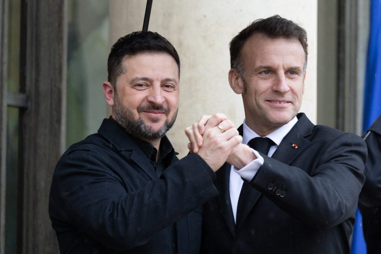 Volodimir Zelenski și Emmanuel Macron accelerează acordurile militare. Franța ar putea să autorizeze producția de rachete în Ucraina.