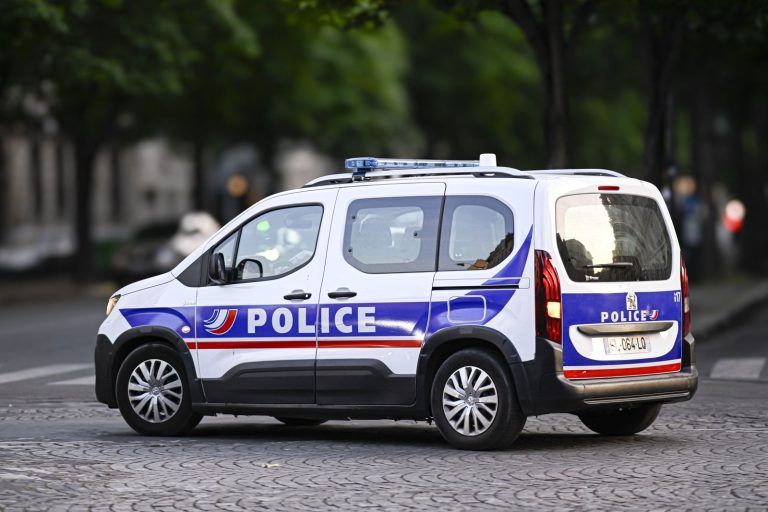 Accident tragic. Șapte decese în Marea Britanie după ce un vehicul aflat pe contrasens a acroșat o mașină de poliție.