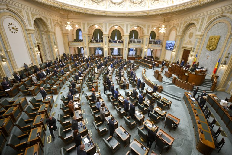 Anchetă parlamentară în legătură cu întâlnirea dintre Ilie Bolojan și Simina Tănăsescu. Senatul a votat pentru demararea procedurilor.