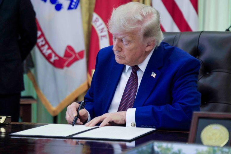 Decizie fără precedent: Un portavion, care urma să fie numit după un erou de la Pearl Harbor, ar putea fi redenumit în cinstea lui Trump.
