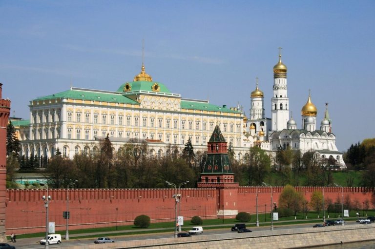 Sinucideri în serie. Un alt general în rezervă s-a sinucis la Moscova.