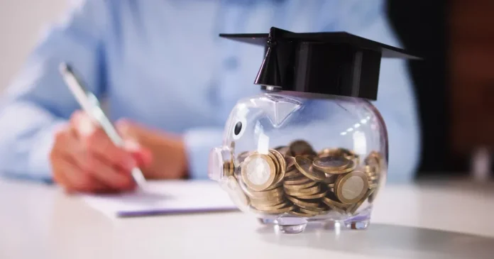 500 de burse de 4.000 de lei lunar. Cine poate beneficia de noul program al Educației