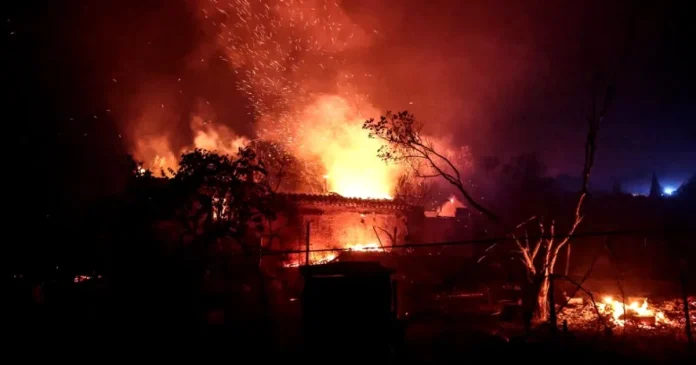 Alertă pe o insulă din Croația: incendiul a mistuit deja 3.000 de hectare