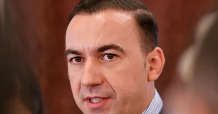 Bogdan Ivan: Guvernul Bolojan sărăcește românii, carburanții s-au scumpit galopant
