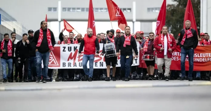 Criză auto: 175.000 de protestatari în Germania. Zeci de mii de locuri de muncă amenințate