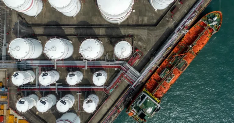 Criza din Orientul Mijlociu afectează petrolul. AIE: presiunile pe piață se intensifică