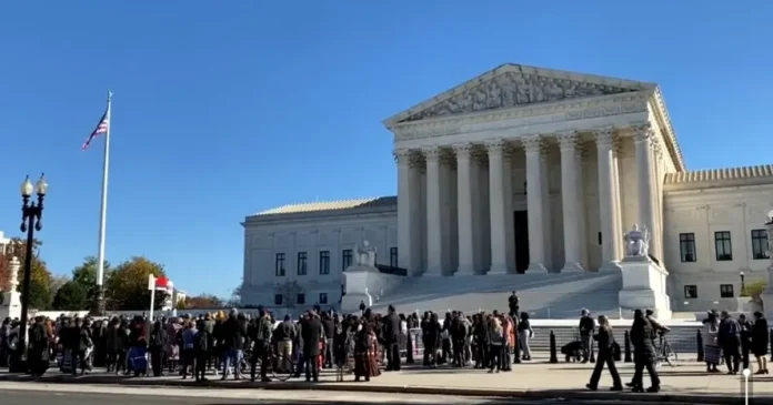 Curtea Supremă a SUA blochează planul lui Trump privind votul prin corespondență
