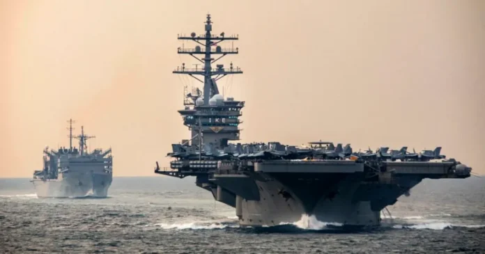 Doi aviatori s-au catapultat la aterizarea pe un portavion american. Patru marinari răniți