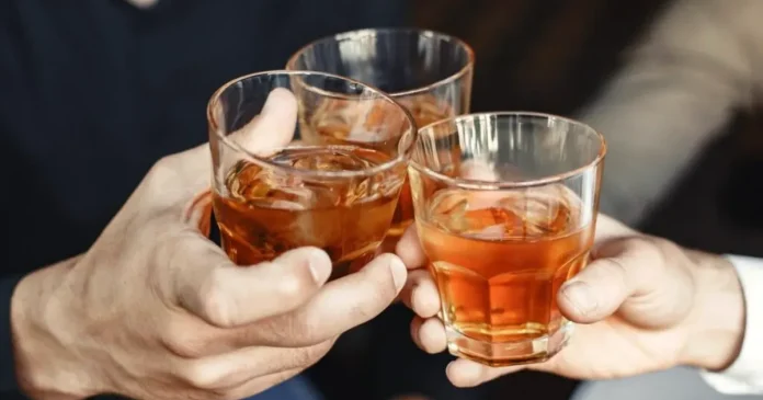 Interzicerea alcoolului canadian de către Trump. Soarta whisky-ului preferat de americani