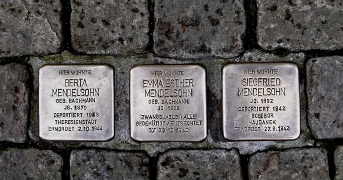 Interzicerea pietrelor comemorative ale Holocaustului stârnește revoltă în Germania