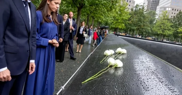 Nicușor Dan și Mirabela Grădinaru, flori la Memorialul 9/11
