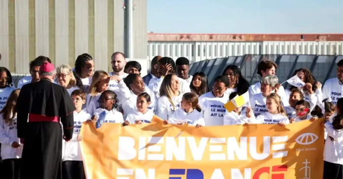Papa Leon al XIV-lea a ajuns în Franța, prima zi include întâlniri cu Macron și UNESCO