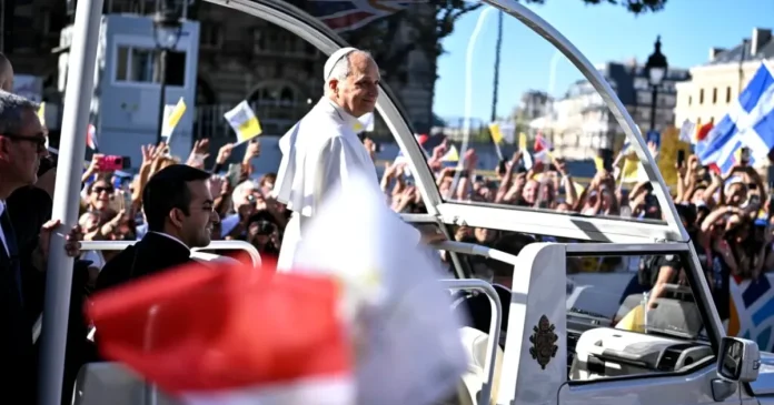 Slujbă istorică pe Champs-Élysées: Papa Leon al XIV-lea a adunat 700.000 de credincioși