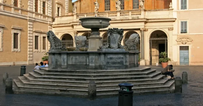 Turiștii din Italia sunt stropiți cu apă de localnicii sătui de aglomerație