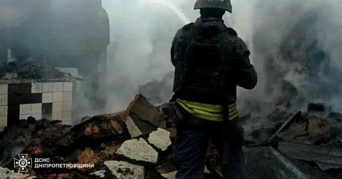 Un bloc de locuințe din Kiev, lovit de o dronă rusească. O persoană a fost rănită