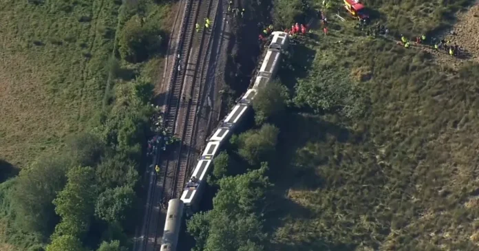 Un tren de pasageri a deraiat în Franța: cel puțin 44 de răniți