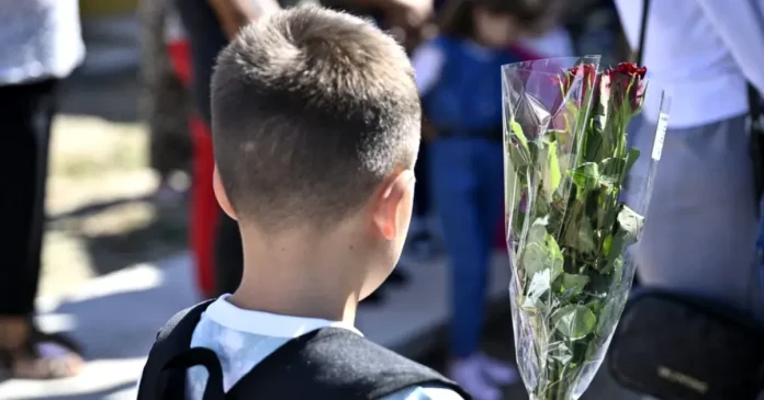 Uniformele școlare ar putea deveni obligatorii în toate școlile din România