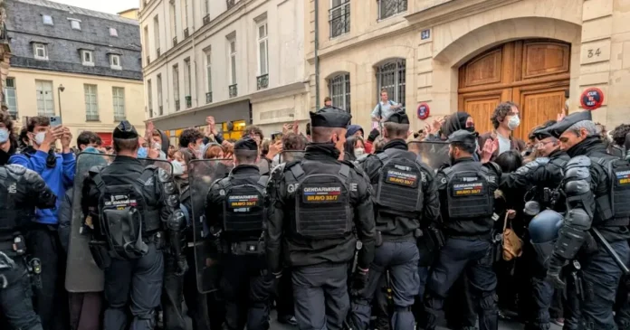 70.000 de polițiști și jandarmi mobilizați în Franța, la noile proteste