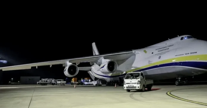 Avion ucrainean cuprins de flăcări la aterizarea în Japonia. Pista, închisă