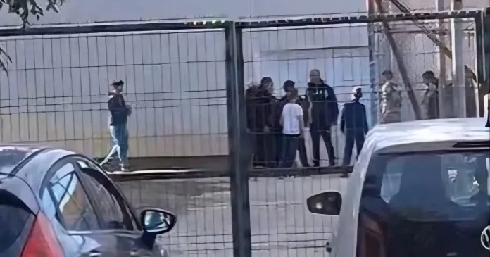 Bătaie într-o școală din Timișoara: părinții au sărit la profesor