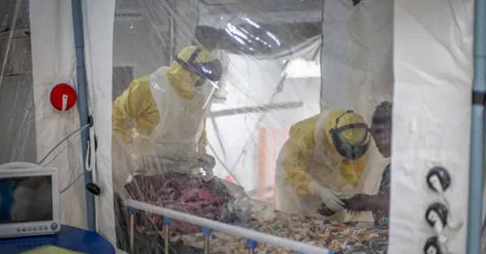 Ebola avansează în Africa de Vest: 4.600 de morți și primul caz în Nigeria după 12 ani