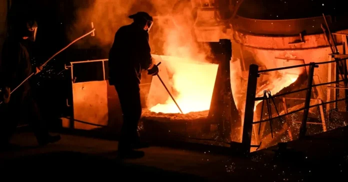 Explozii și incendii în Rusia. O dronă ar fi atacat zona unei mari uzine metalurgice