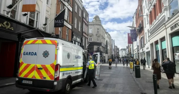 Irlanda a expulzat 24 de români condamnați pentru fapte grave. Costul operațiunii
