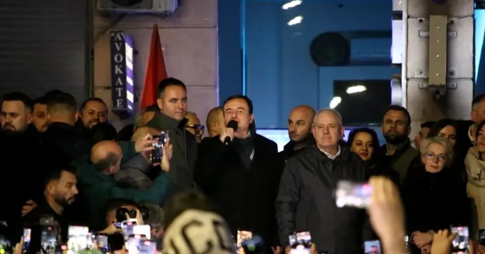 Kosovo evită alegerile anticipate în ultima clipă. Parlamentul alege o femeie președinte