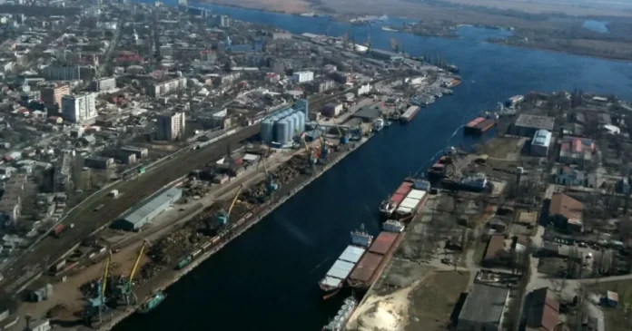 Kremlinul plătește ruși să se mute în Herson, iar ucrainenii sunt alungați din regiune