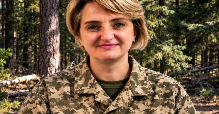 Mamă și fiu, în aceeași unitate militară din Ucraina. Cum le-a schimbat războiul viața