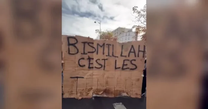 Mesajul bizar devenit simbol al protestelor din Europa. Povestea din spatele expresiei