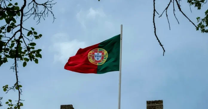 Mii de portughezi protestează în Lisabona față de chiriile mari, în fața Parlamentului