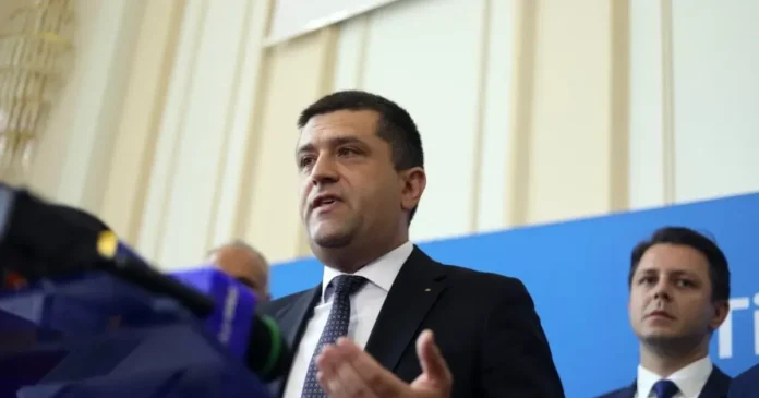 Miruță, absent la ceremonia de predare-primire. A vorbit cu noul ministru al Apărării