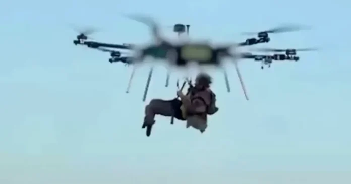 Misiune fără precedent pe frontul din Ucraina: un soldat rănit, evacuat cu o dronă aeriană