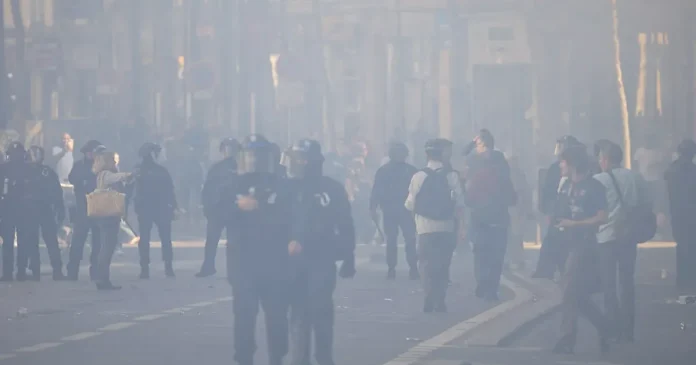 Protestele elevilor din Franța se extind: 200.000 de persoane așteptate la manifestații