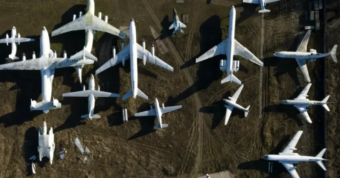 Rusia cere avioane din Vietnam, în timp ce flota occidentală confiscată se destramă