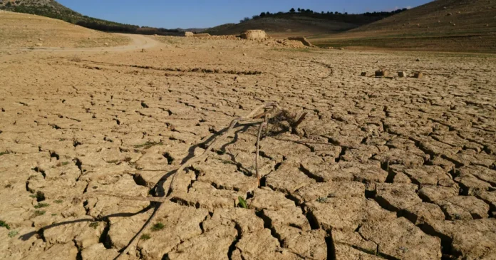 Summitul global despre climă, amânat fără termen-limită