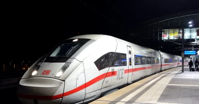 Tren german blocat la granița cu Elveția din cauza unei întârzieri de 13 minute
