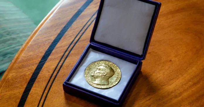 Trump vrea iar Nobelul pentru Pace; Papa Leon al XIV-lea, contracandidat